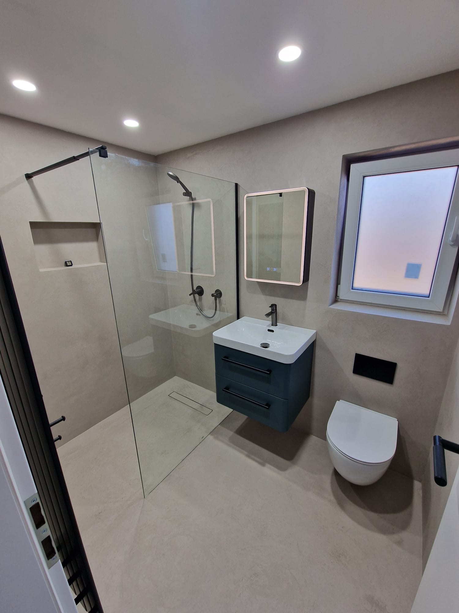 Microcement Bathroom in Luna Hydro Plaster Colour Rustic FE.02, Liverpool 7